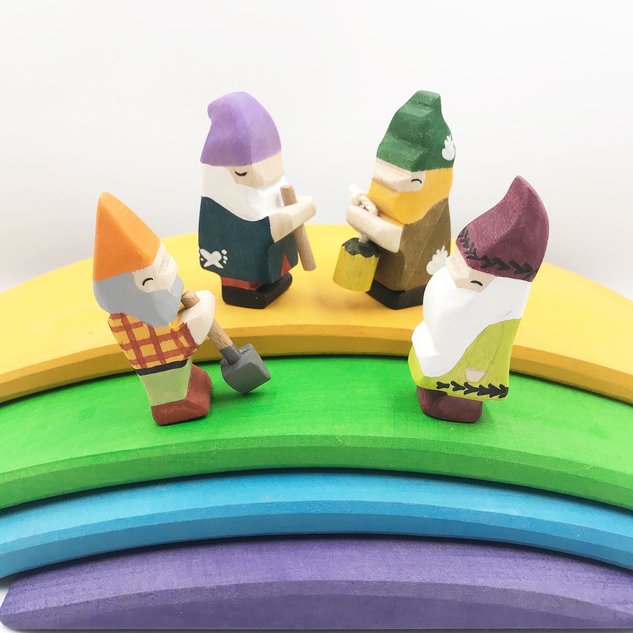 4 Dwarves bearing Gifts