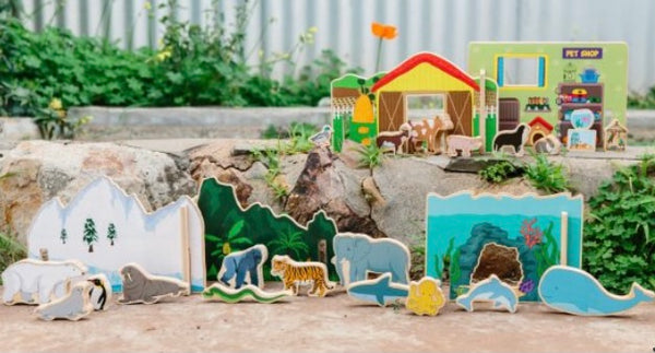 Animals in the Habitat Play Scenes with 18 Animal Figurines!